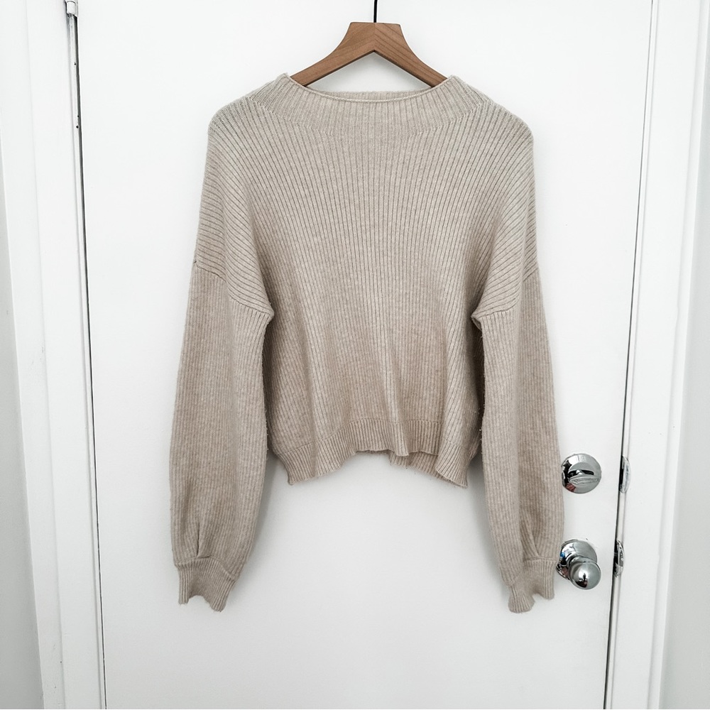 CROPPED RIBBED SWEATER!